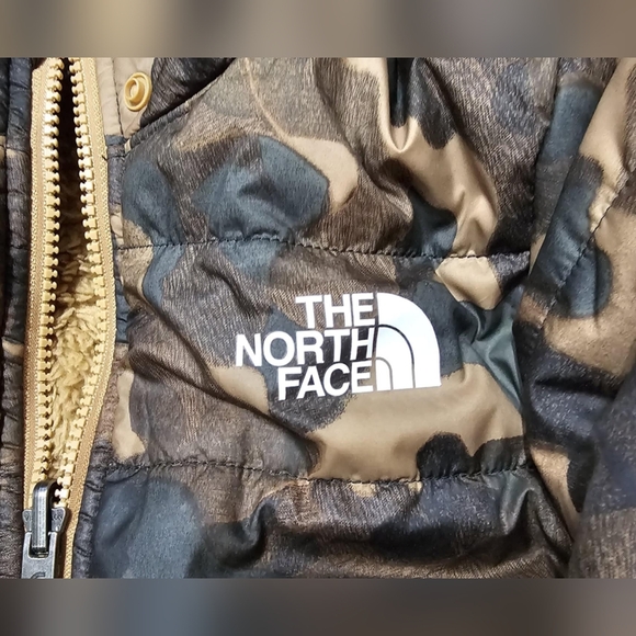 The North Face Boys Reversible Mt Chimbo Zip Hooded Jacket Camo XS xsmall (6) - Picture 3 of 5